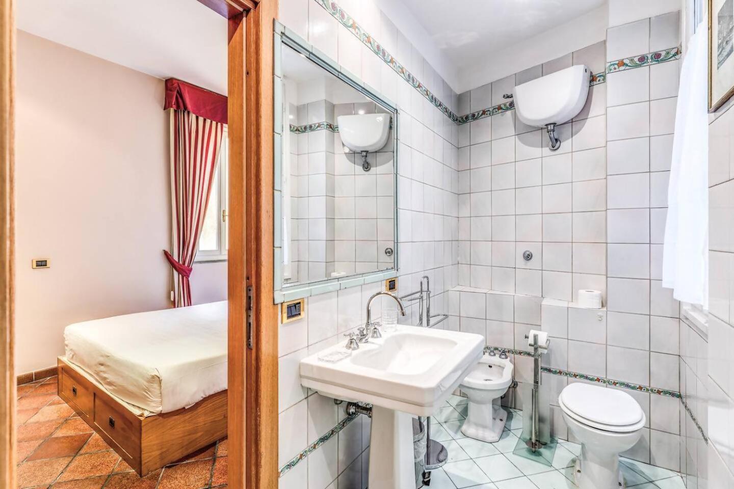Апартаменты Cozy Flat In Trevi Fountain Рим Экстерьер фото